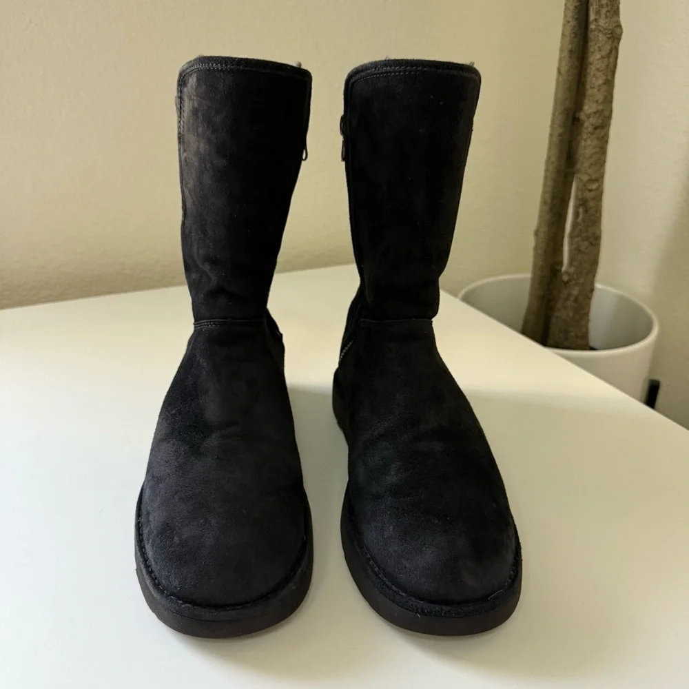 UGG Black Abree Short II Nero Suede Boots Women’s Size 7